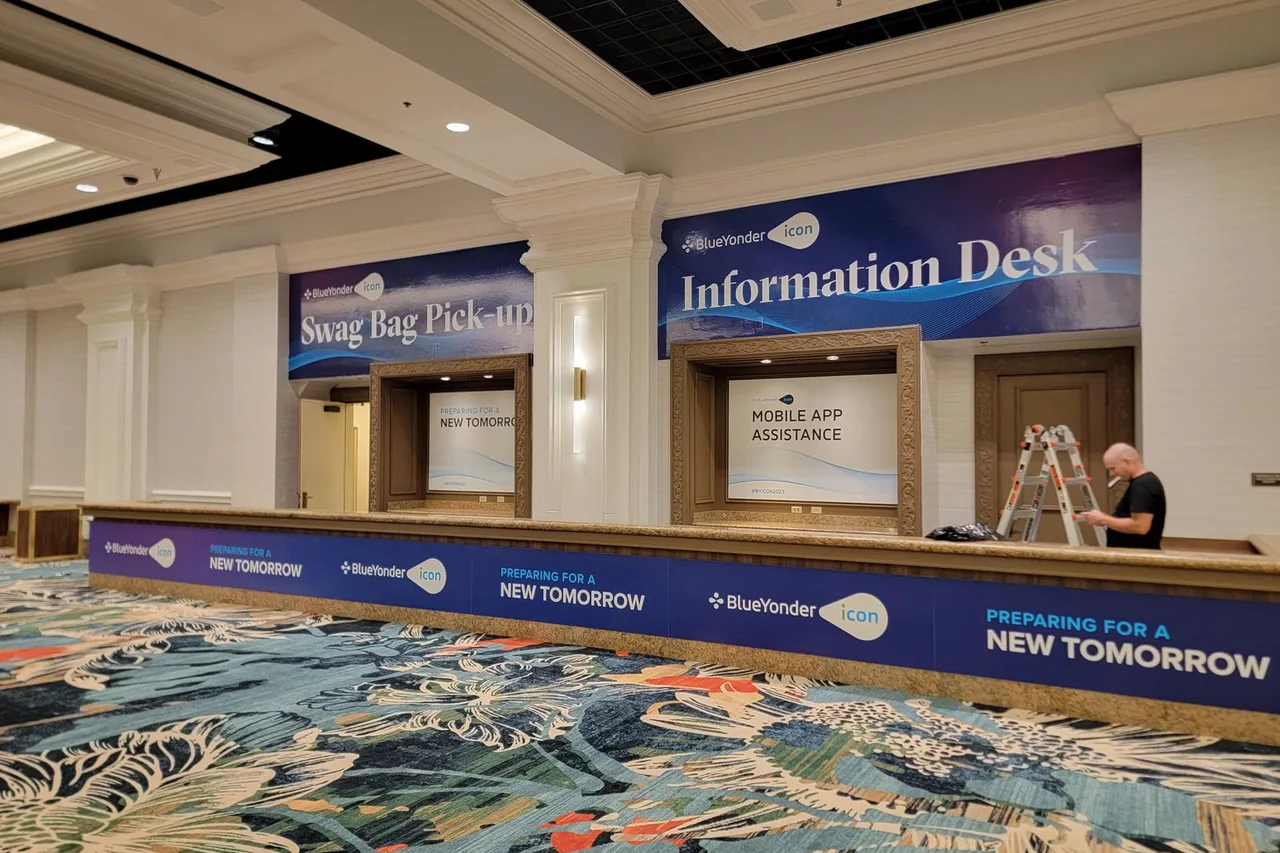 Mandalay Bay Convention — 800 sq ft vinyl & foam board